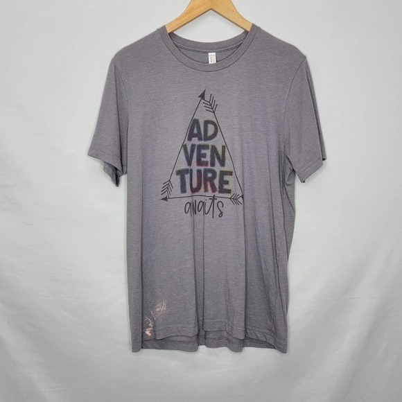 BELLA Canvas screen printed adventure awaits triangle arrow detail short sleeve - Picture 4 of 11